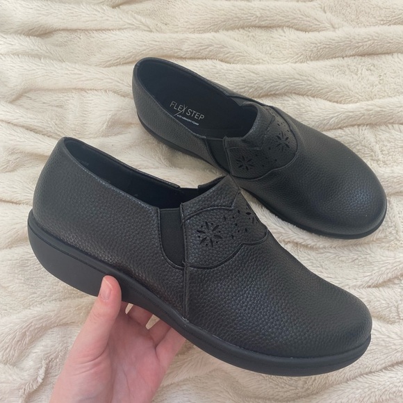 Flexstep Shoes - NWOT Flexstep memory foam clogs Toni 9W work slippers